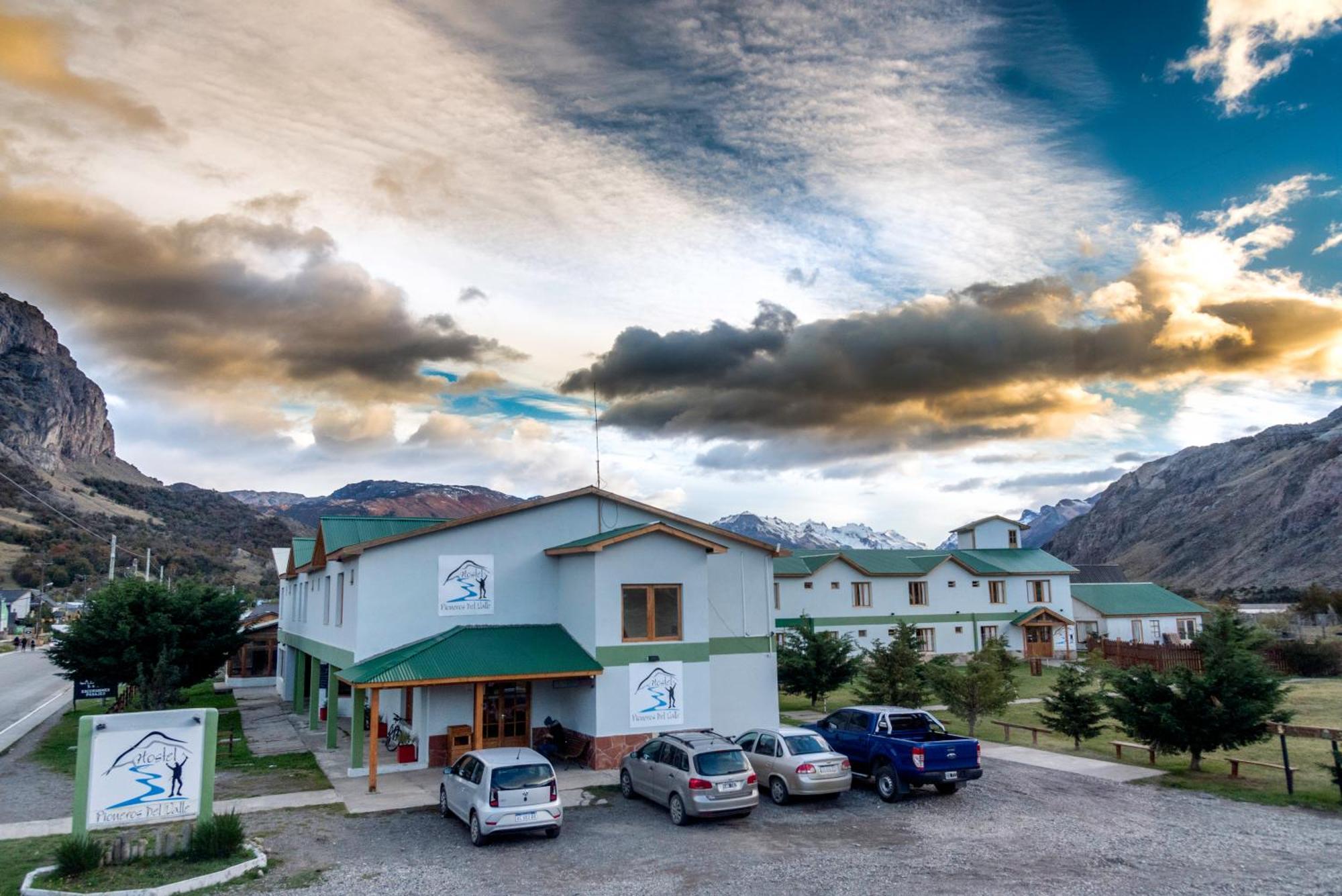 Hostel Pioneros Del Valle Ель-Чальтен Екстер'єр фото