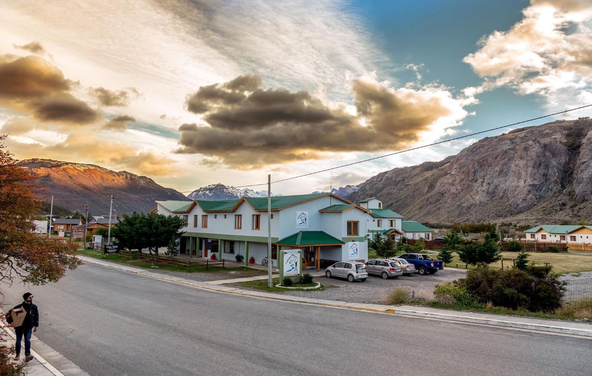 Hostel Pioneros Del Valle Ель-Чальтен Екстер'єр фото