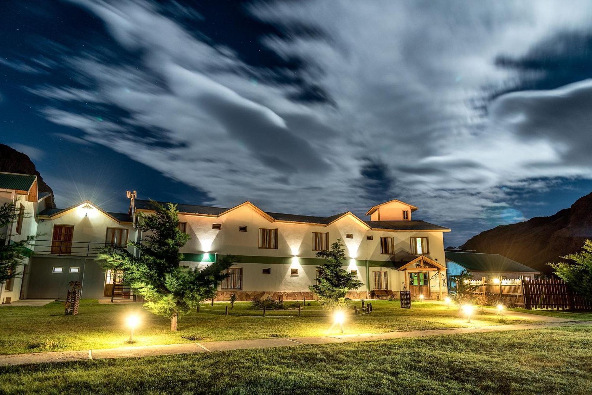 Hostel Pioneros Del Valle Ель-Чальтен Екстер'єр фото